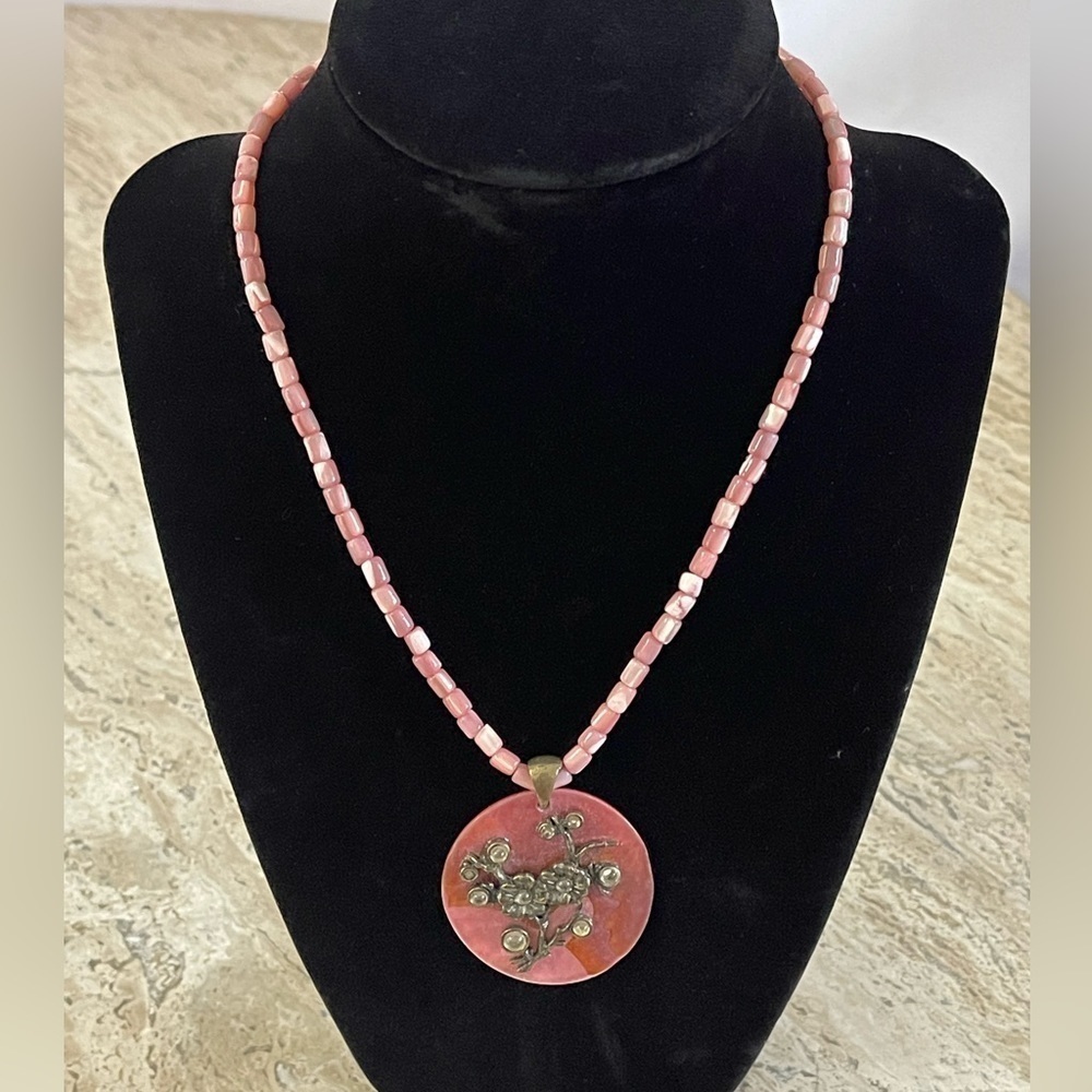Vintage pink shell bead necklace with flower pendant
